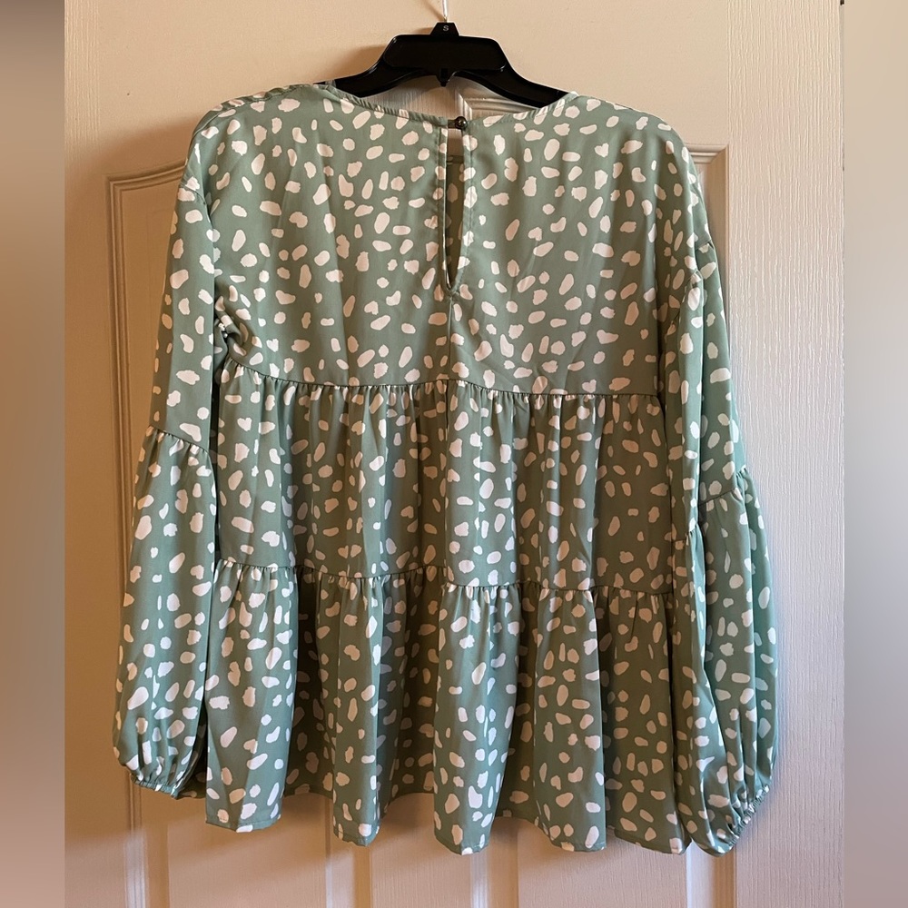 Flowy Pretty Blouse - Picture 2 of 2